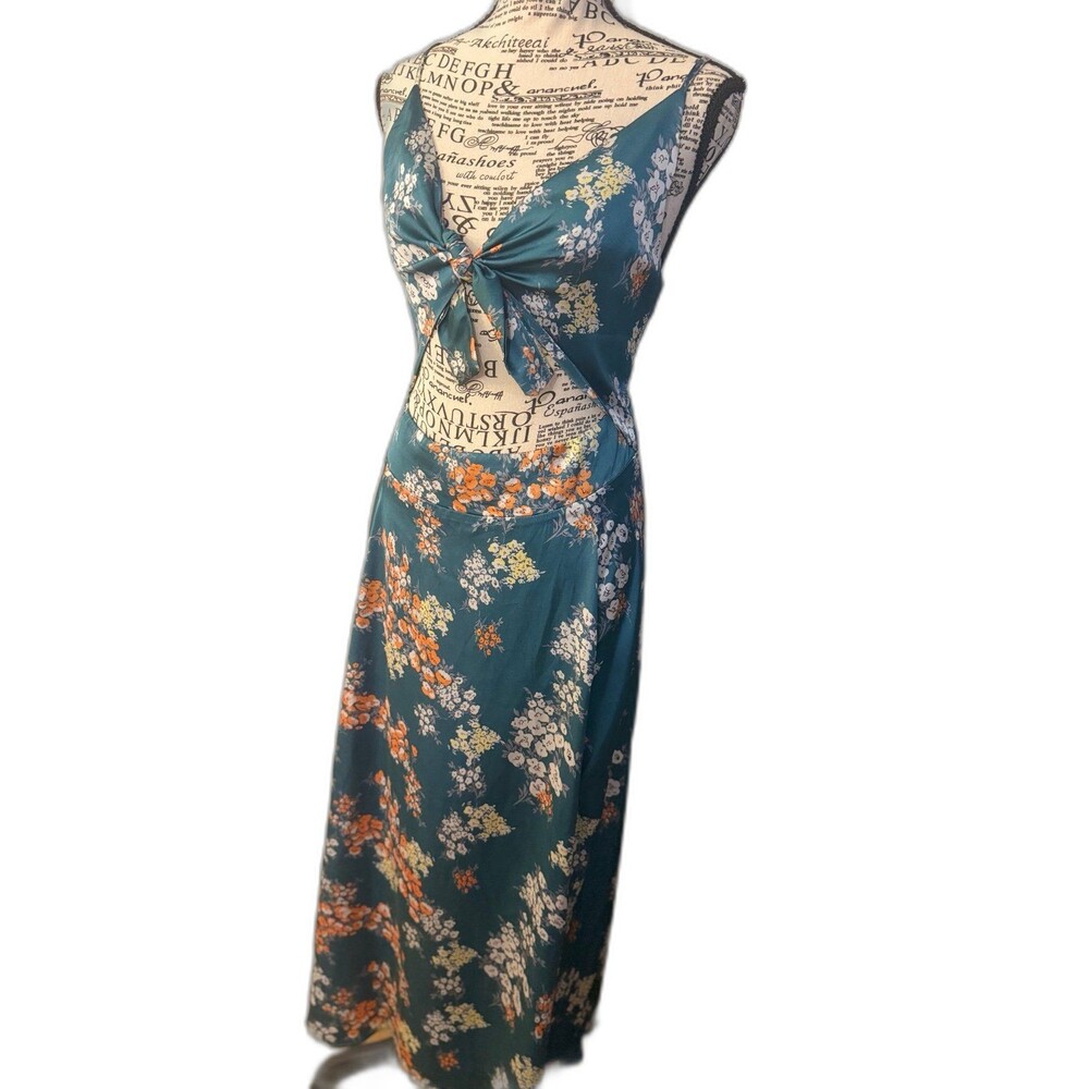Women's Floral Print Maxi Dress with Cutout and Tie Front Size L